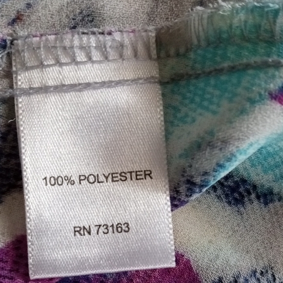 Colorful Floral Sleeveless Collared Blouse - Picture 7 of 7